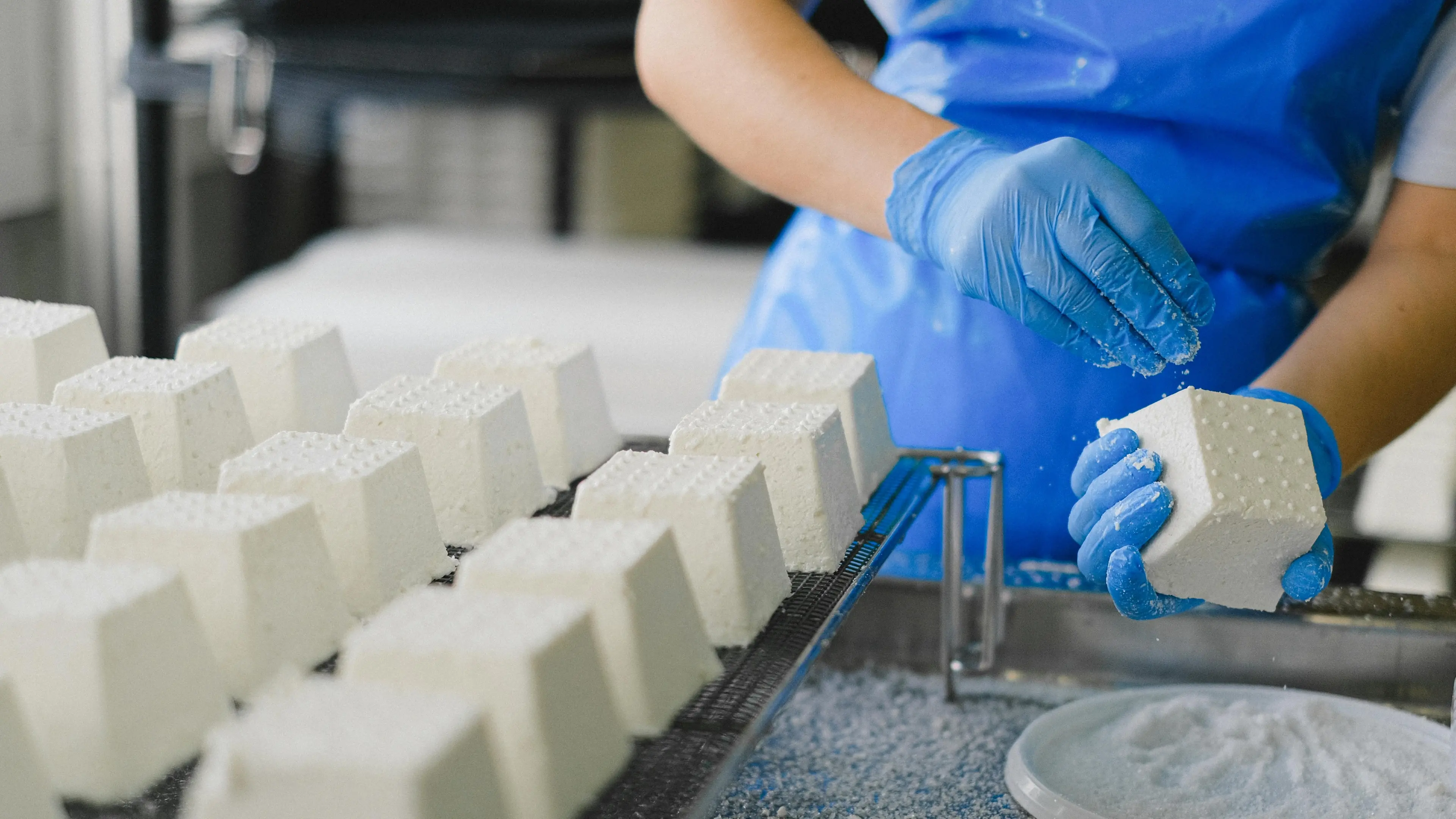 <p>Numeri in diminuzione in tutti i settori. Anche in quelli in cui la propensione all&rsquo;innovazione &egrave; maggiore&nbsp;</p>\\n