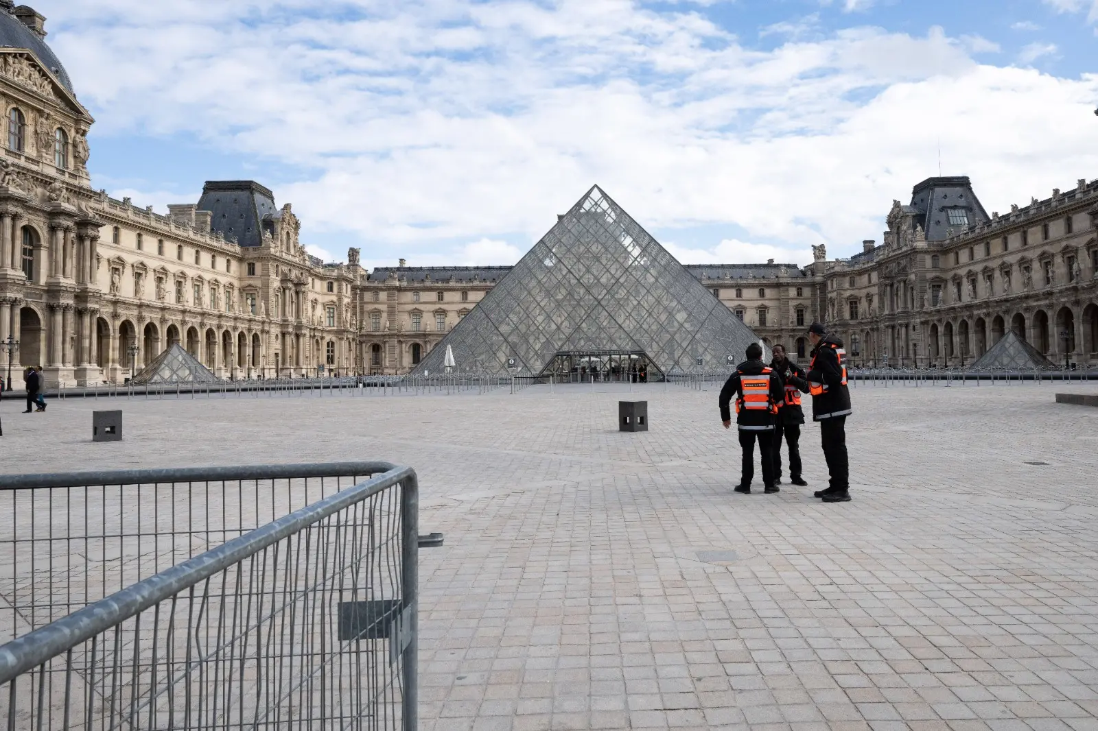 Che fine potrebbe fare «l’inestimabile» refurtiva del Louvre? Ipotesi, mercati e tempistiche dello smaltimento\n