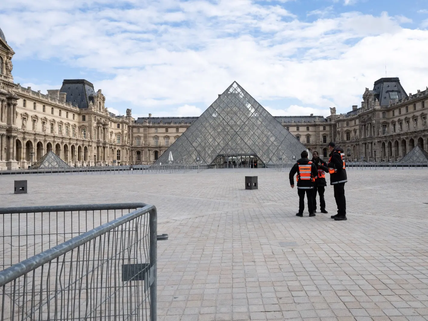 Che fine potrebbe fare «l’inestimabile» refurtiva del Louvre? Ipotesi, mercati e tempistiche dello smaltimento