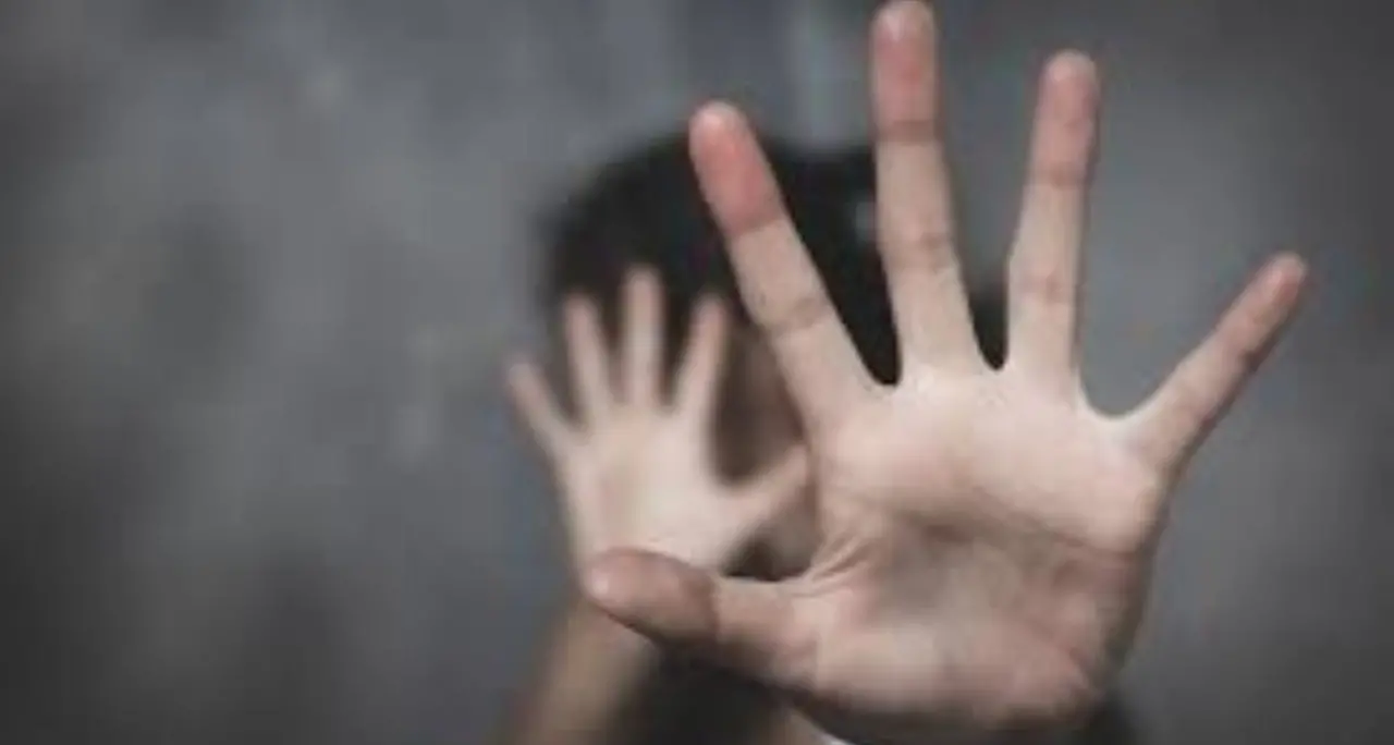 Violenze, minacce e vessazioni quotidiane su moglie e figli: padre orco condannato a nove anni e otto mesi\n