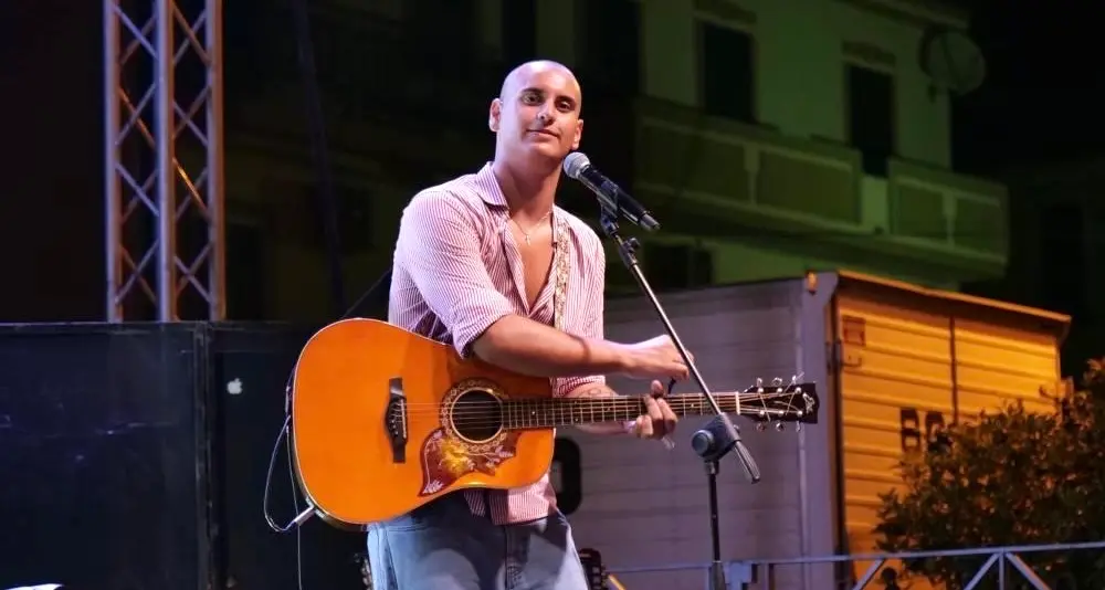 Dalla Calabria a Roma, il sogno di un ragazzo che punta a Sanremo: «Una sfida enorme, ma ci credo davvero»\n