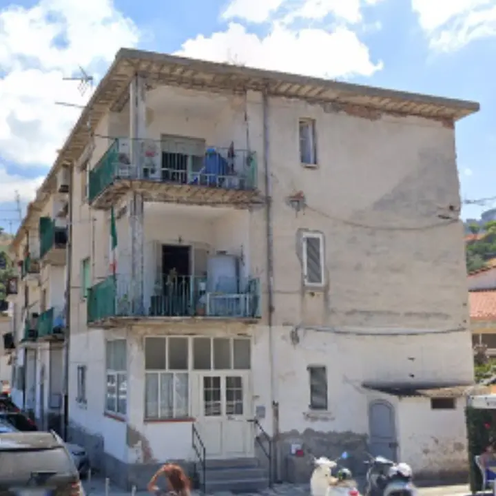 Tropea, prosegue il piano da 18 milioni\u00A0per la riqualificazione delle case\u00A0popolari: collaudo statico per l’edificio di via Marina\n