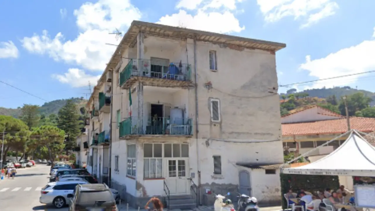 Tropea, prosegue il piano da 18 milioni\u00A0per la riqualificazione delle case\u00A0popolari: collaudo statico per l’edificio di via Marina\n