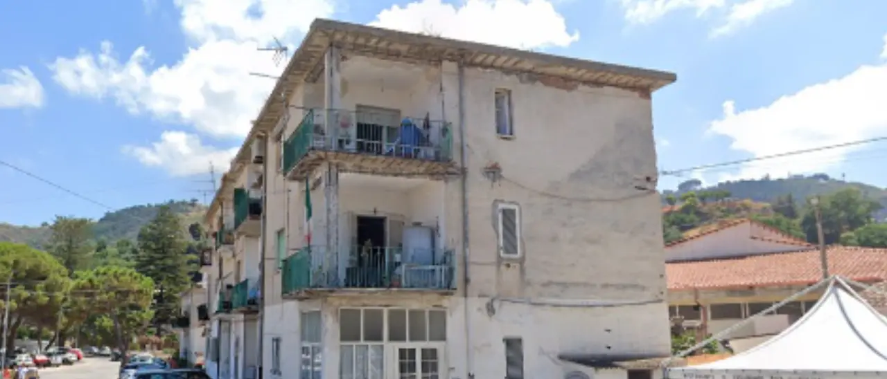 Tropea, prosegue il piano da 18 milioni\u00A0per la riqualificazione delle case\u00A0popolari: collaudo statico per l’edificio di via Marina\n