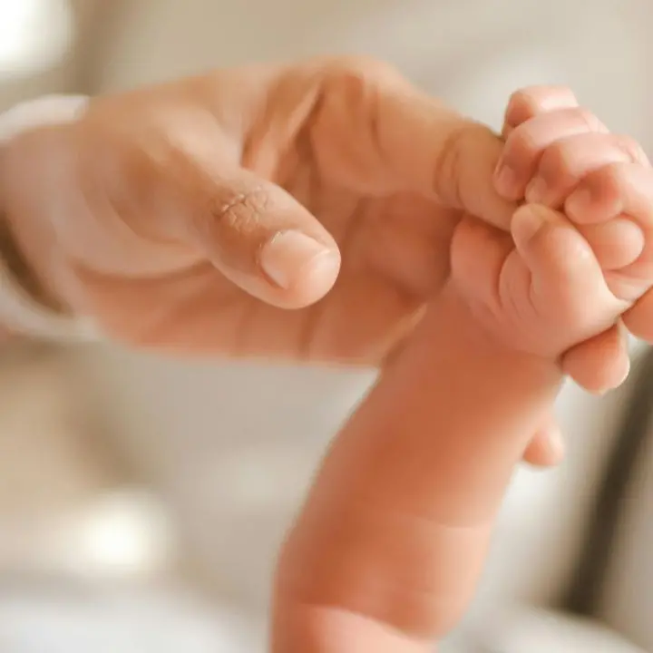 Sempre meno bambini in Italia, in Calabria nascite in calo dell’8,4% in un anno: l’Istat lancia l’allarme\n