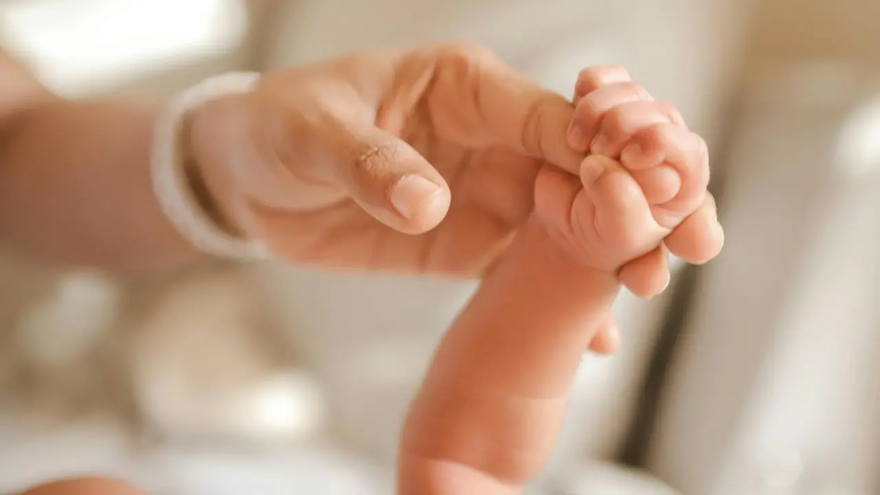 Sempre meno bambini in Italia, in Calabria nascite in calo dell’8,4% in un anno: l’Istat lancia l’allarme\n