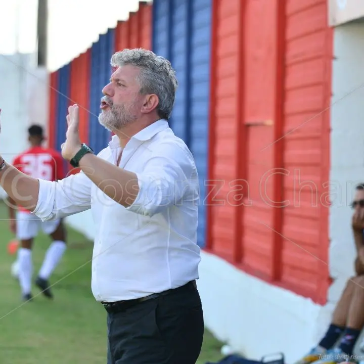 Eccellenza, la DB Rossoblù Luzzi sonda il post Salerno: Andrea Spinelli sempre più favorito per la panchina\n