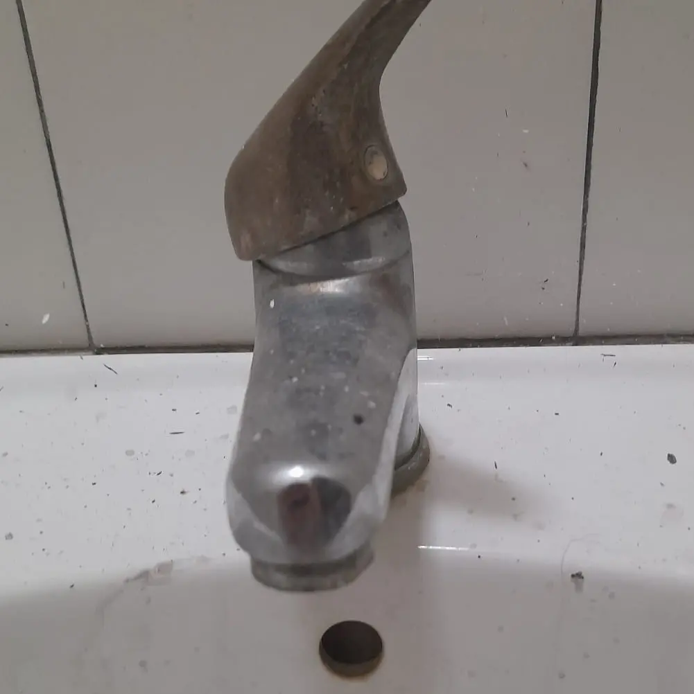 Casali del Manco, cittadini presentano esposto per la carenza d’acqua