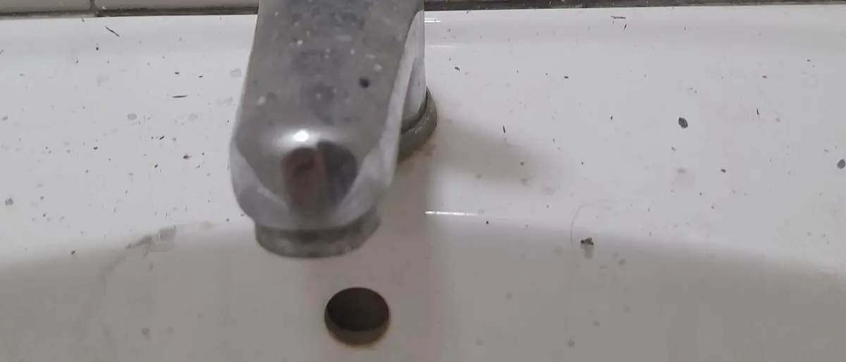 Casali del Manco, cittadini presentano esposto per la carenza d’acqua