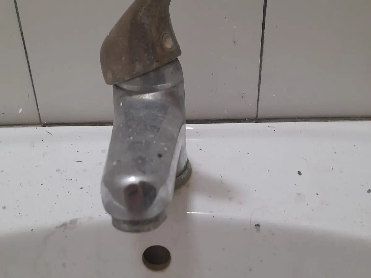 Casali del Manco, cittadini presentano esposto per la carenza d’acqua