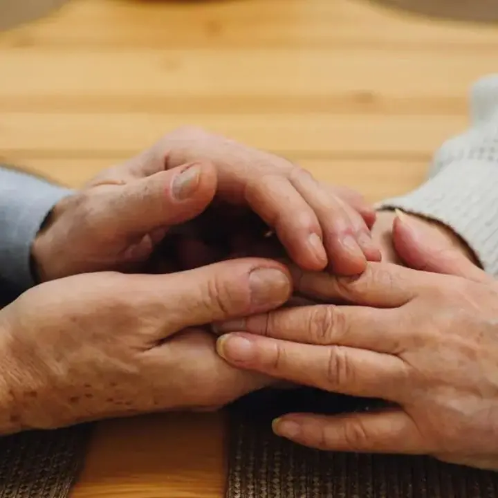 Pensioni, sale l’età per lasciar il lavoro: cosa cambia, chi si salva e cosa succederà fino al 2028\n