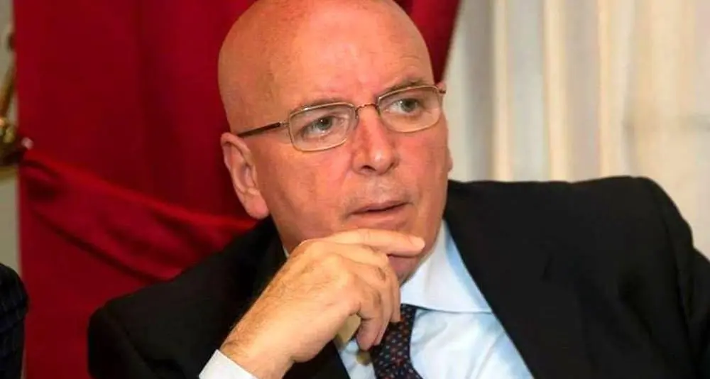 Bonifica di Crotone, Oliverio esulta: «L’UE conferma, i rifiuti pericolosi devono essere smaltiti fuori dalla Calabria»\n