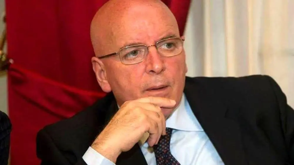 Bonifica di Crotone, Oliverio esulta: «L’UE conferma, i rifiuti pericolosi devono essere smaltiti fuori dalla Calabria»\n