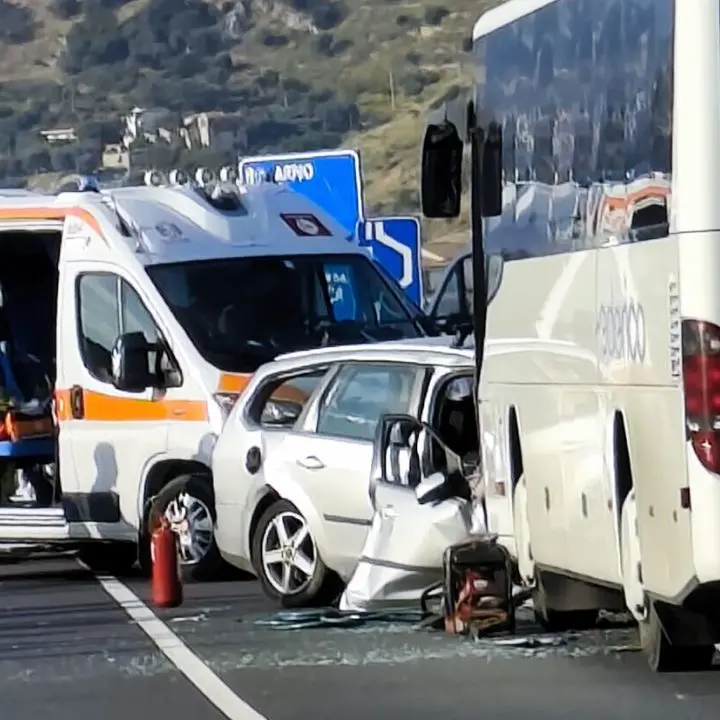 Incidente mortale sulla Jonio-Tirreno, tre persone perdono la vita