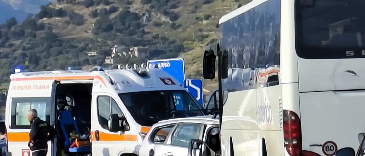 Locride, scontro pullman-auto sulla Jonio-Tirreno: 3 morti - NOMI