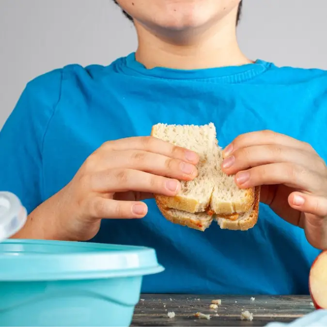 Vibo, più di un mese di scuola e la mensa\u00A0ancora non parte. Cuore Vibonese: «Gravi ritardi, assessore si dimetta»