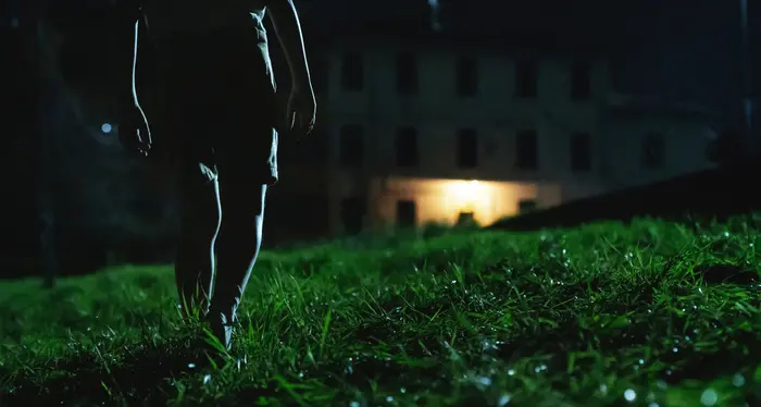 Il Mostro di Firenze arriva su Netflix: la serie di Sollima che divide critica e pubblico tra fascino e disorientamento\n