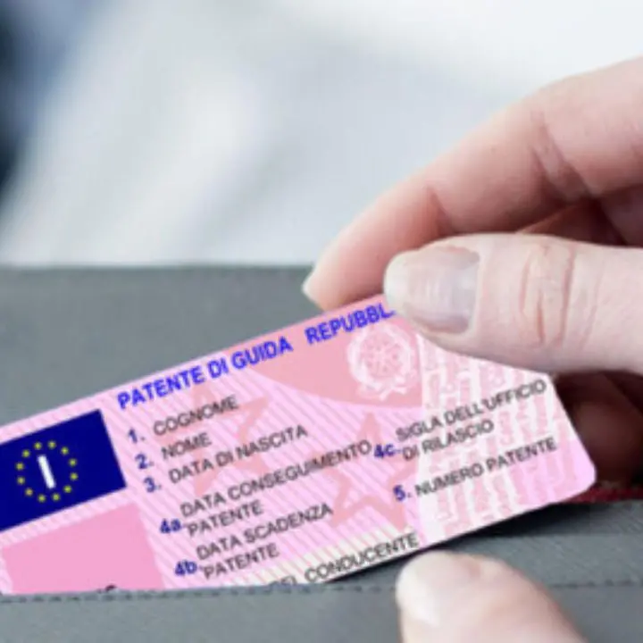 Patente, in Calabria solo il 3,9% degli automobilisti supererebbe oggi il quiz di teoria\n