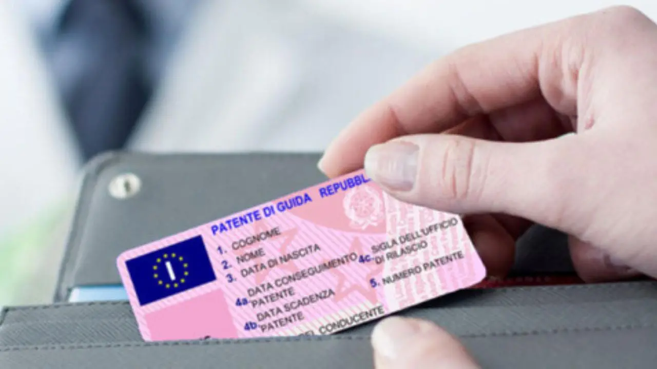Patente, in Calabria solo il 3,9% degli automobilisti supererebbe oggi il quiz di teoria\n
