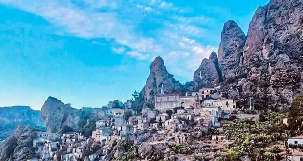 Pentedattilo, la carezza del tempo\n