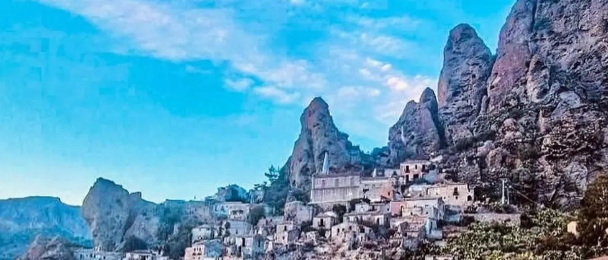 Pentedattilo, la carezza del tempo\n