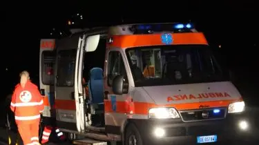 <p>Per l&#39;uomo, nonostante i soccorsi, non c&#39;&egrave; stato nulla da fare</p>\\n