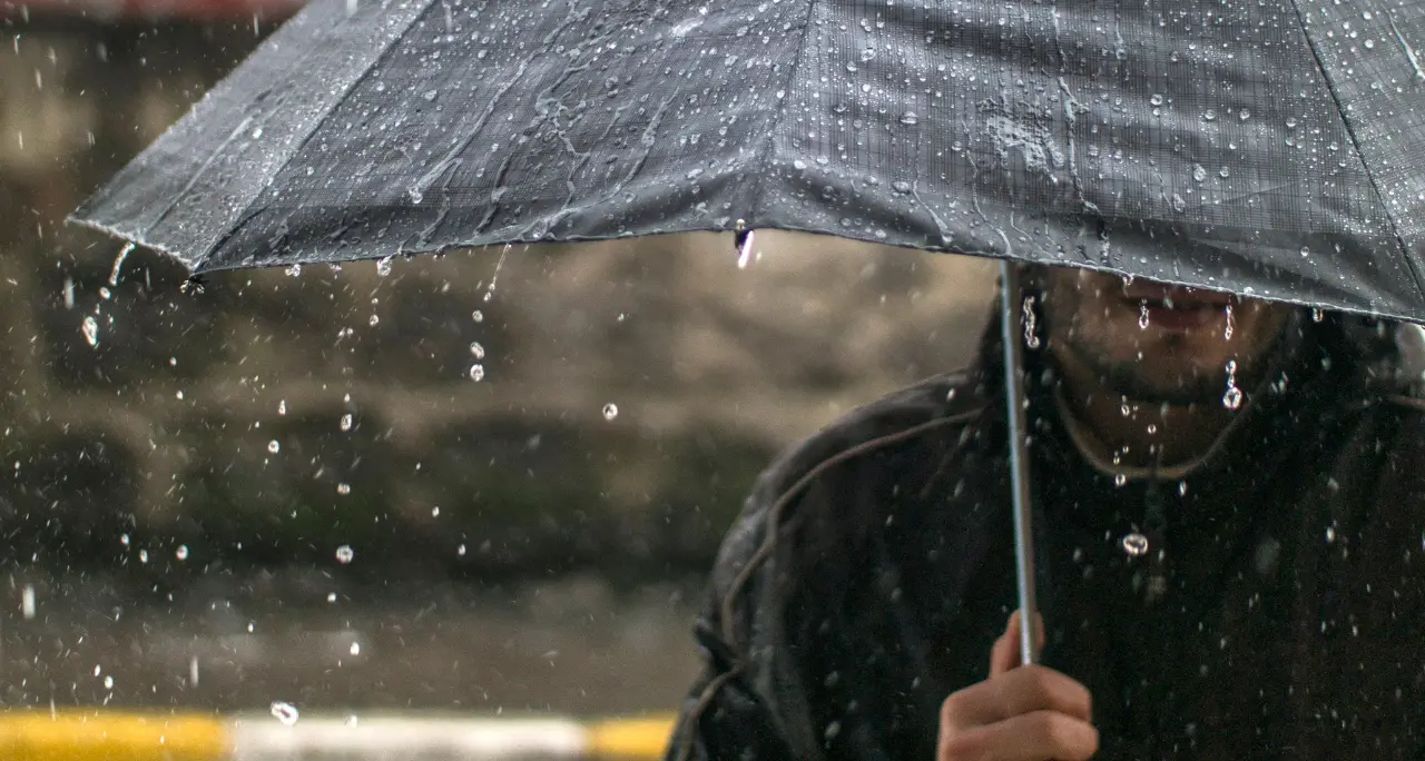 Mercoledì di pioggia in Calabria, migliora in serata. Ma venerdì tornano temporali e venti forti\n