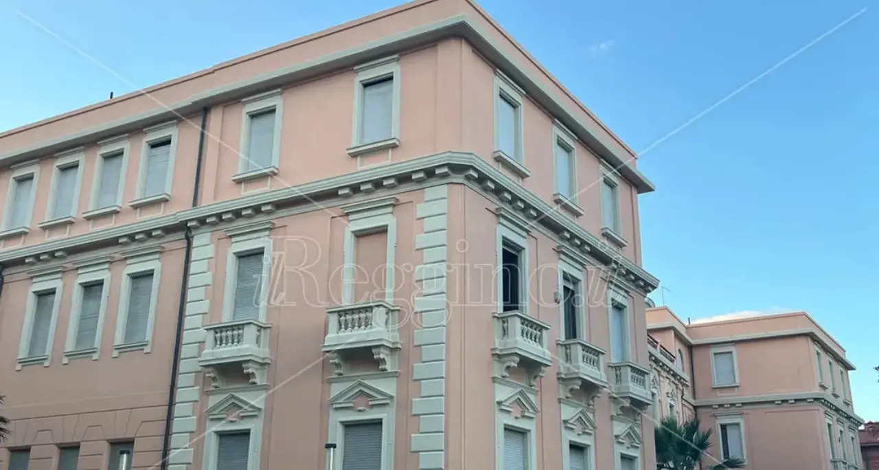 Miramare in vendita, il gioiello architettonico di Reggio all'asta: dovrà restare un albergo
