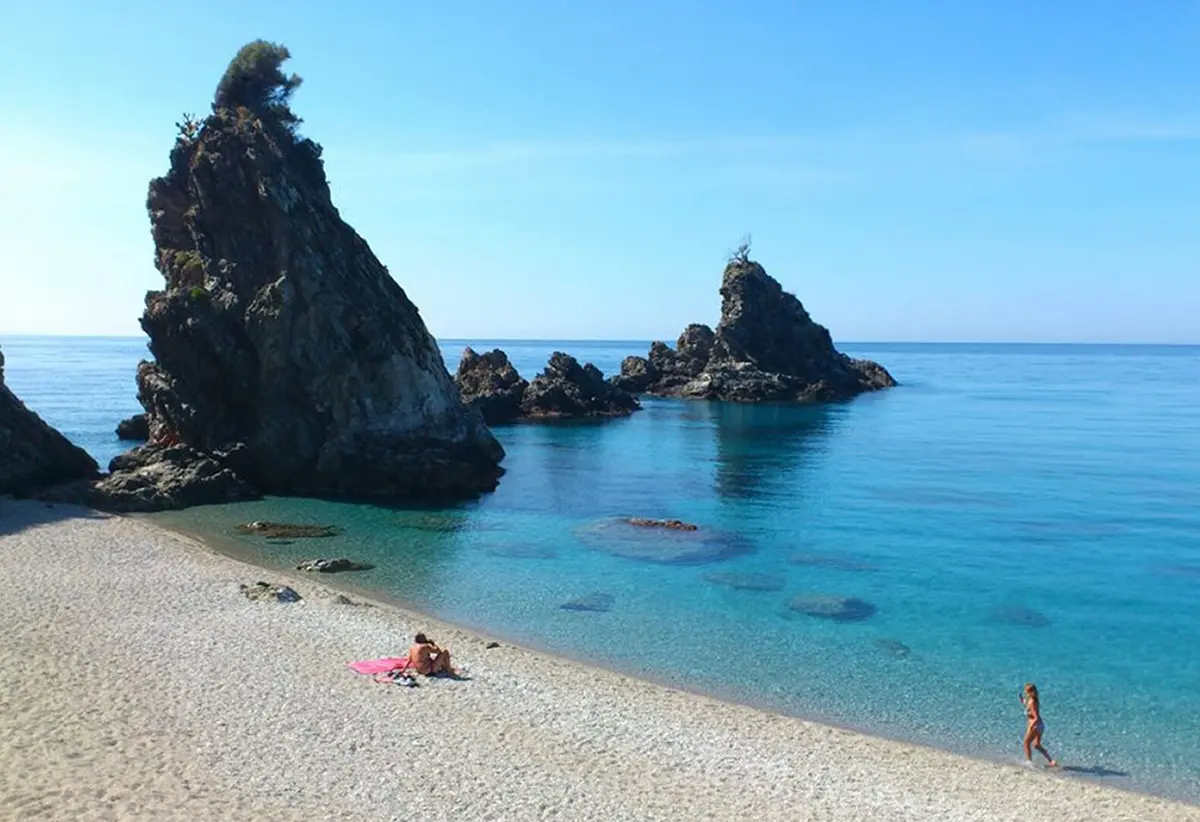 Palmi, lo scoglio dell’ulivo diventa geosito: un riconoscimento storico per la città\n