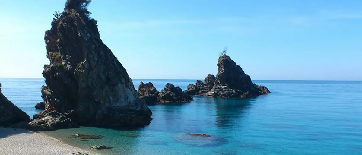 Palmi, lo scoglio dell’ulivo diventa geosito: un riconoscimento storico per la città\n