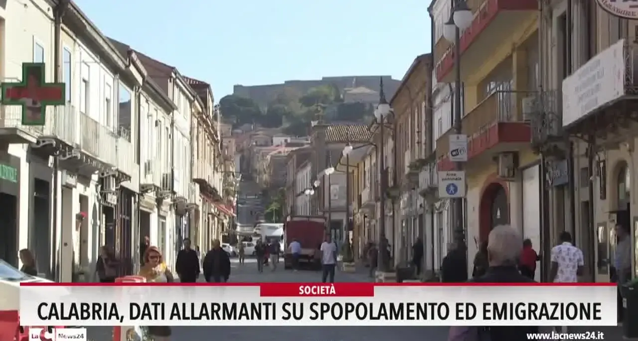 Calabria, dati allarmanti su spopolamento ed emigrazione