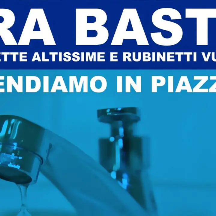 Cosenza, bollette salate e rubinetti vuoti: la protesta de La Base\n