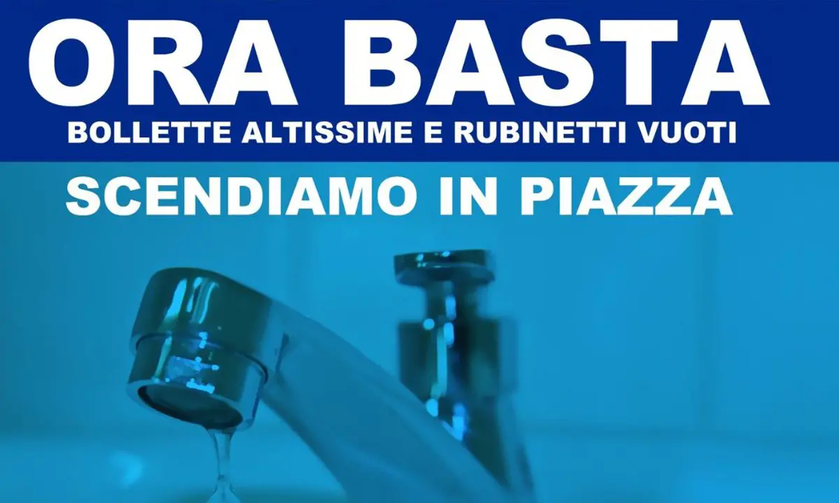 Cosenza, bollette salate e rubinetti vuoti: la protesta de La Base\n