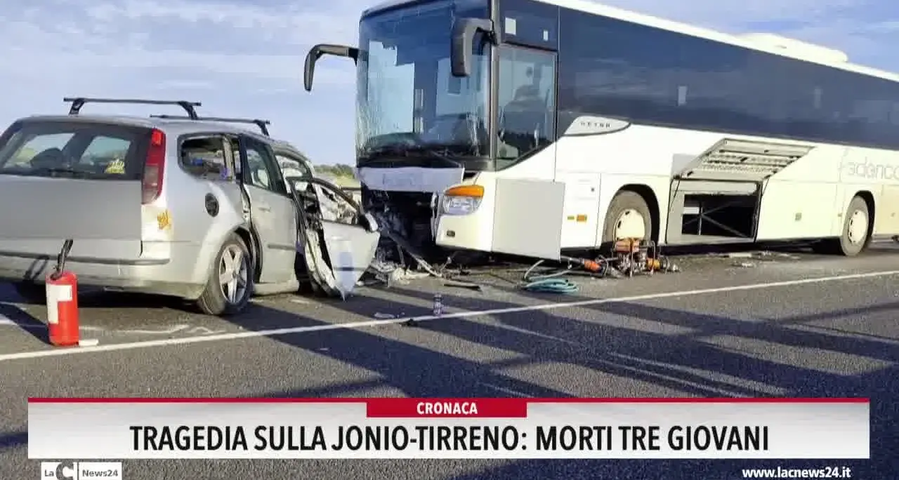 Tragedia sulla Jonio-Tirreno: morti tre giovani