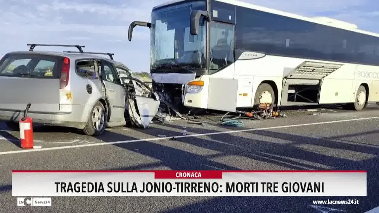 Tragedia sulla Jonio-Tirreno: morti tre giovani