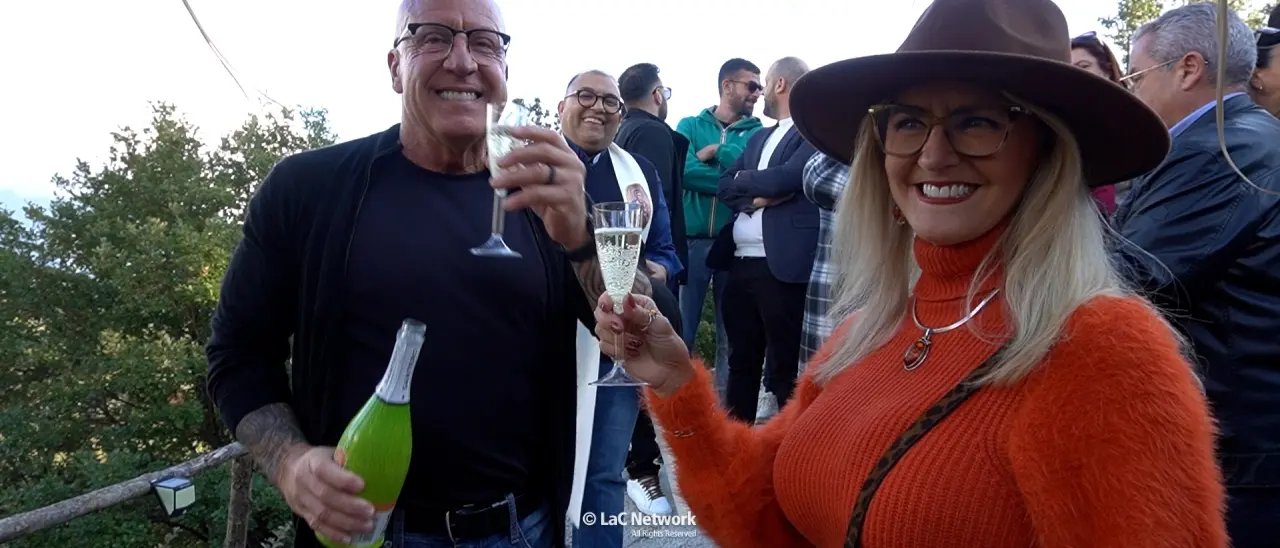 Dagli Usa a Santa Domenica Talao, Allison e Patrick donano alla comunità un giardino “fatato”: «Innamorati di questo posto, ci trasferiremo»