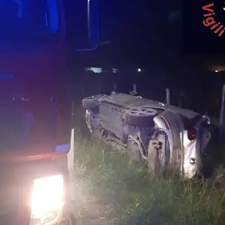Botricello, una Golf si ribalta: ferito il giovane conducente