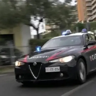 Divide due litiganti, giovane pestato: 20 giorni di prognosi