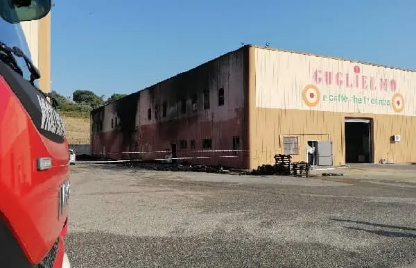 Incendio alla torrefazione Guglielmo, danni esterni