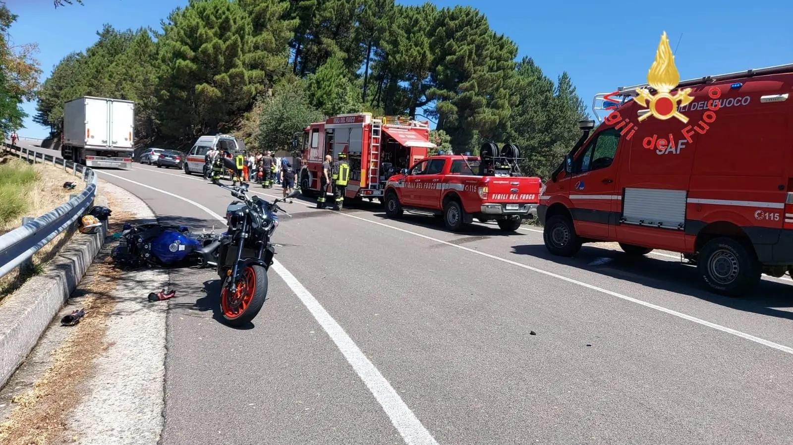 Moto cade in dirupo a Pentone, due feriti