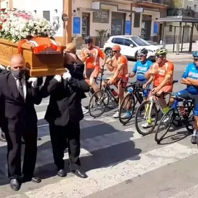 I ciclisti omaggiano il patron della Chiattinese Lagonia