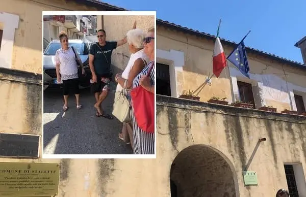 Stalettì, protestano cittadini al Comune: \"Dateci l'acqua\"