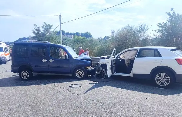 Piterà, scontro Audi-Doblò: due feriti