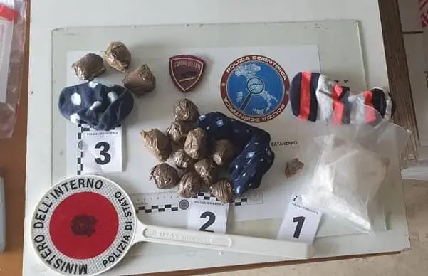 400 gr di dosi nascoste in casa: 63enne in arresto