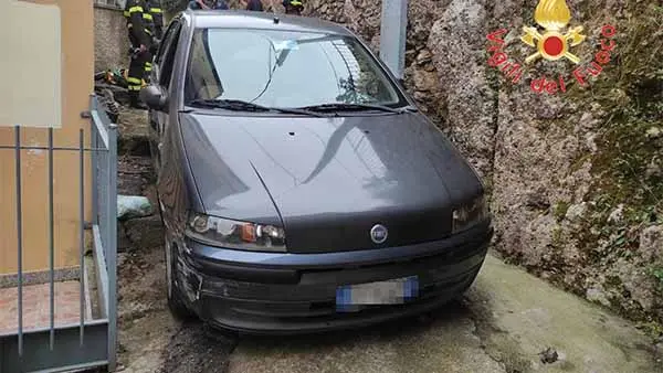 Turisti incastrati nei vicoli di Gagliano traditi dal navigatore