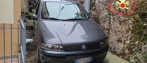 Turisti incastrati nei vicoli di Gagliano traditi dal navigatore