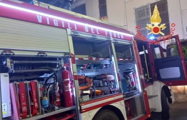 Paura al Minorile: fuoco in varie celle, 18 evacuati, agente in ospedale