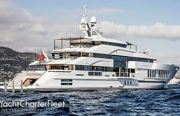 Yacht di lusso affonda nel golfo di Squillace: salvi gli occupanti