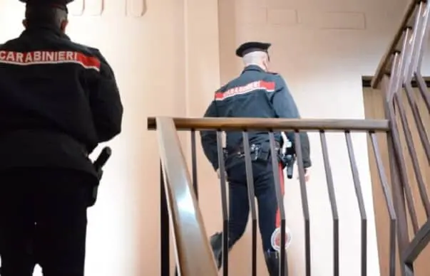 Violenza su compagna incinta, giovane evade dai domiciliari