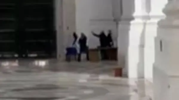 Ladro picchia parroco che lo scopre poi ruba anche al cimitero